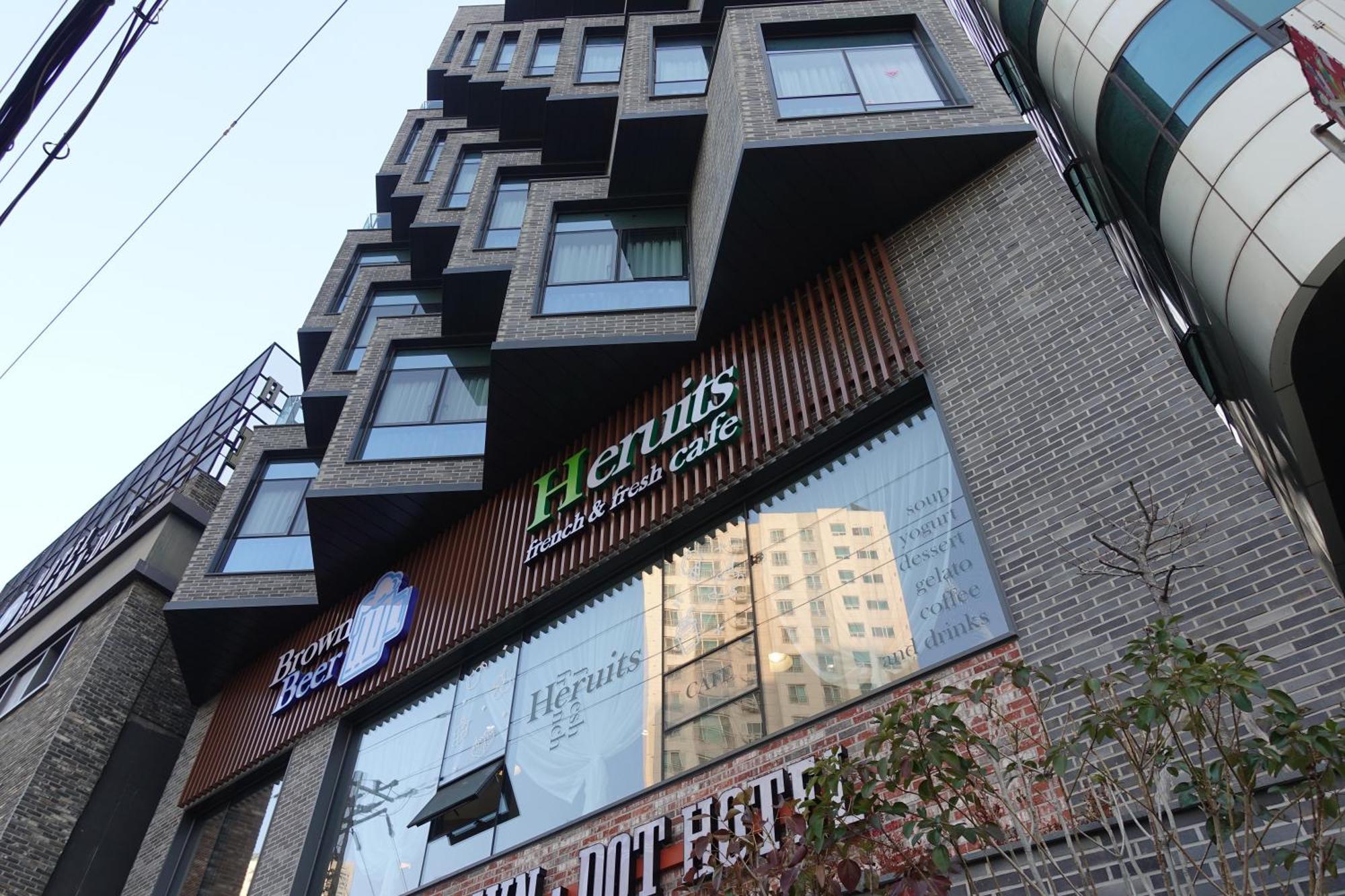 Brown Dot Hotel Changwon Exterior foto